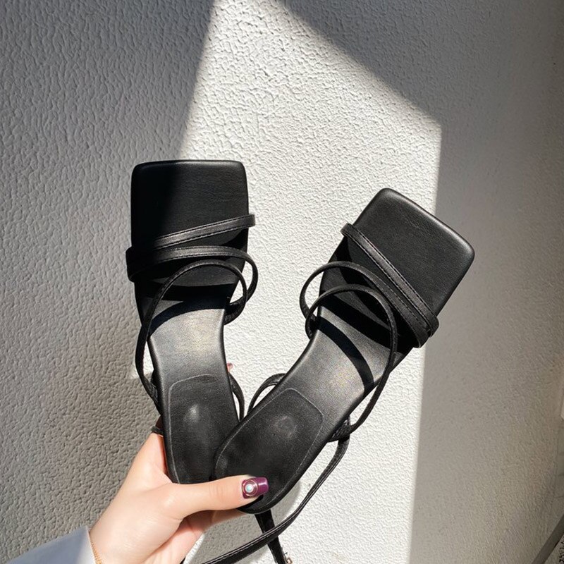 Damesandaler kvindelige stiletter sommer pumps firkantet tå pu ankel spænde rem dame mellem hæle pu casual sko