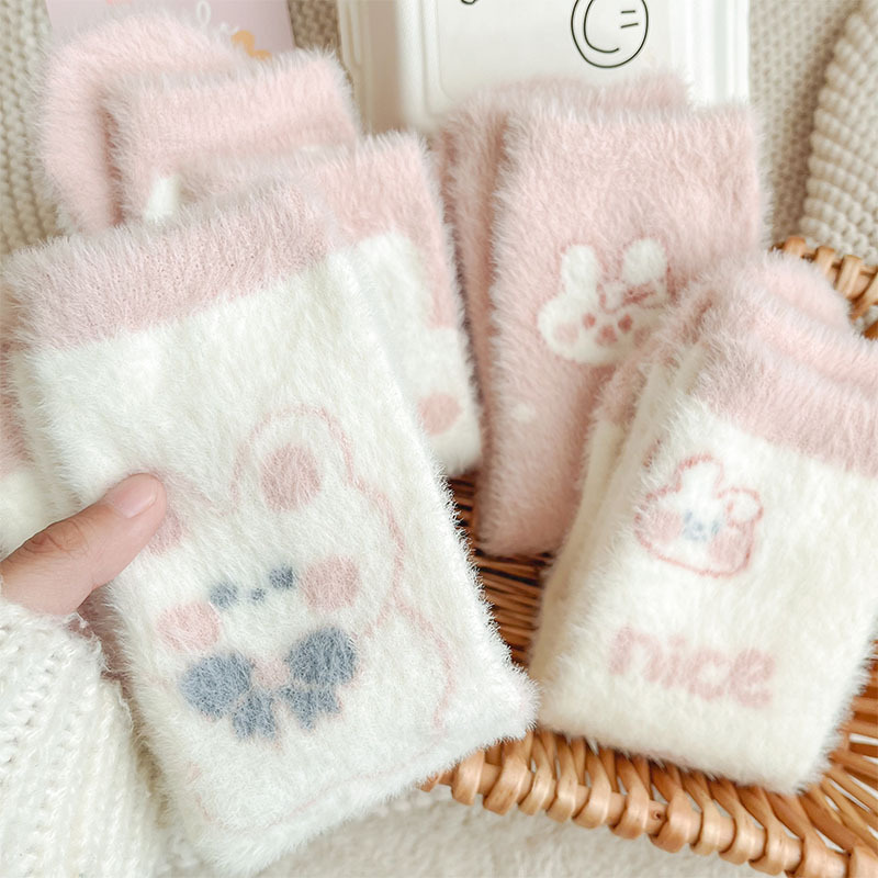Calcetines de visón de imitación con lazo de conejos rosas dulces, calcetines cálidos de felpa para dormir en casa, calcetines de tubo peludos bonitos de dibujos animados japoneses Ins