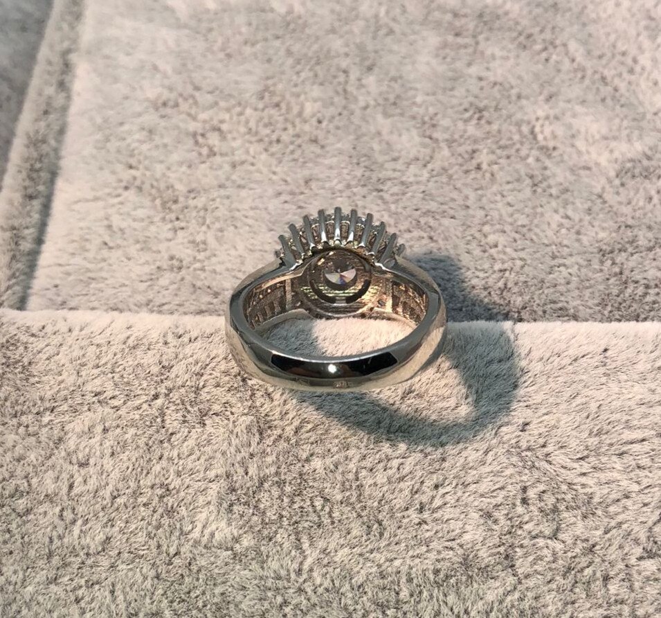 Niedliche Weibliche Große Finger Ring Silber Farbe Kristall Zirkon Stein Engagement Ring Jahrgang Hochzeit Ringe Für Frauen