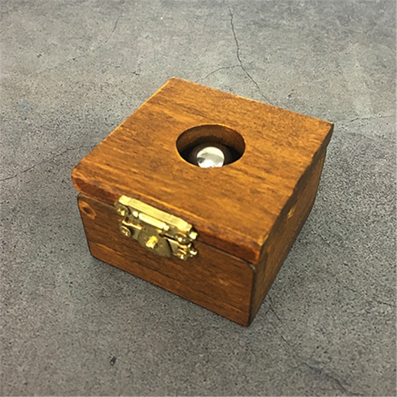 A Sfera in acciaio Attraverso Un Vetro Trucchi di Magia Penetrazione Solido attraverso il Solido Magia Mago chiudere su illusioni espediente puntello divertimento Mentalismo