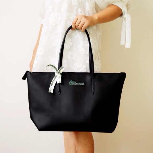 Crocodile shopping bag female bag shoulder bag large capacity commuter mommy bag shopping bag waterproof commuter tote bag: Black