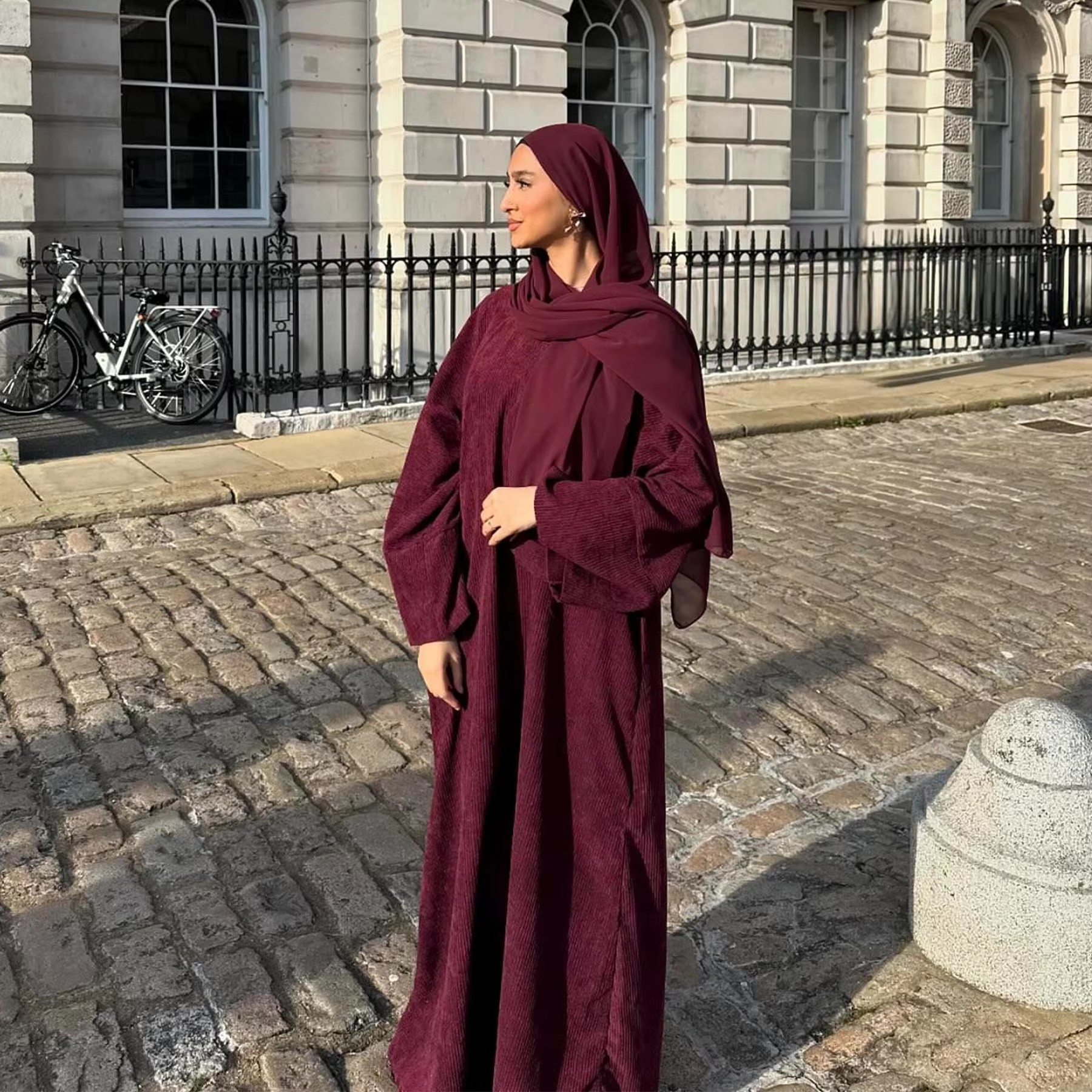 Abaya d'hiver musulmane de Style américain saoudien, fentes de manchette, restauration au moyen-orient, froid, automne-hiver, assurant la chaleur et un Look tendance, 2025: Rouge