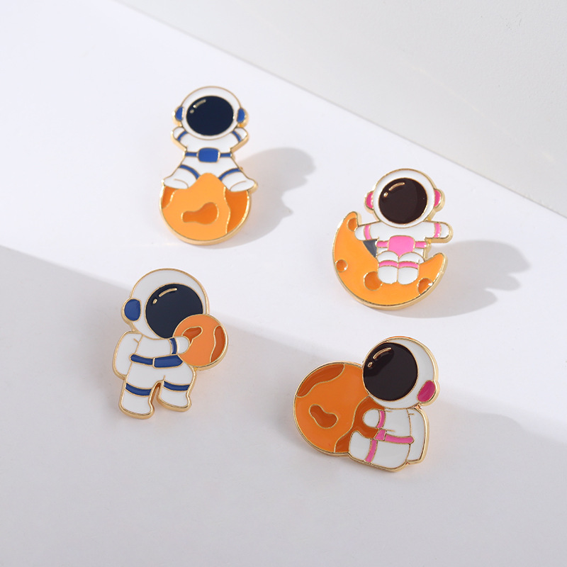 Space Character Astronaut Series Brooch Cute Leisurely Cartoon Brooch Wild Universe Moon Couple Brooch