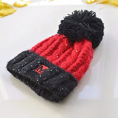 Geborduurde letters effen kinderwintermuts wollen streep gebreide kindermuts gehaakte meisjesmutsen winter jongensmuts babymutsen: Rood