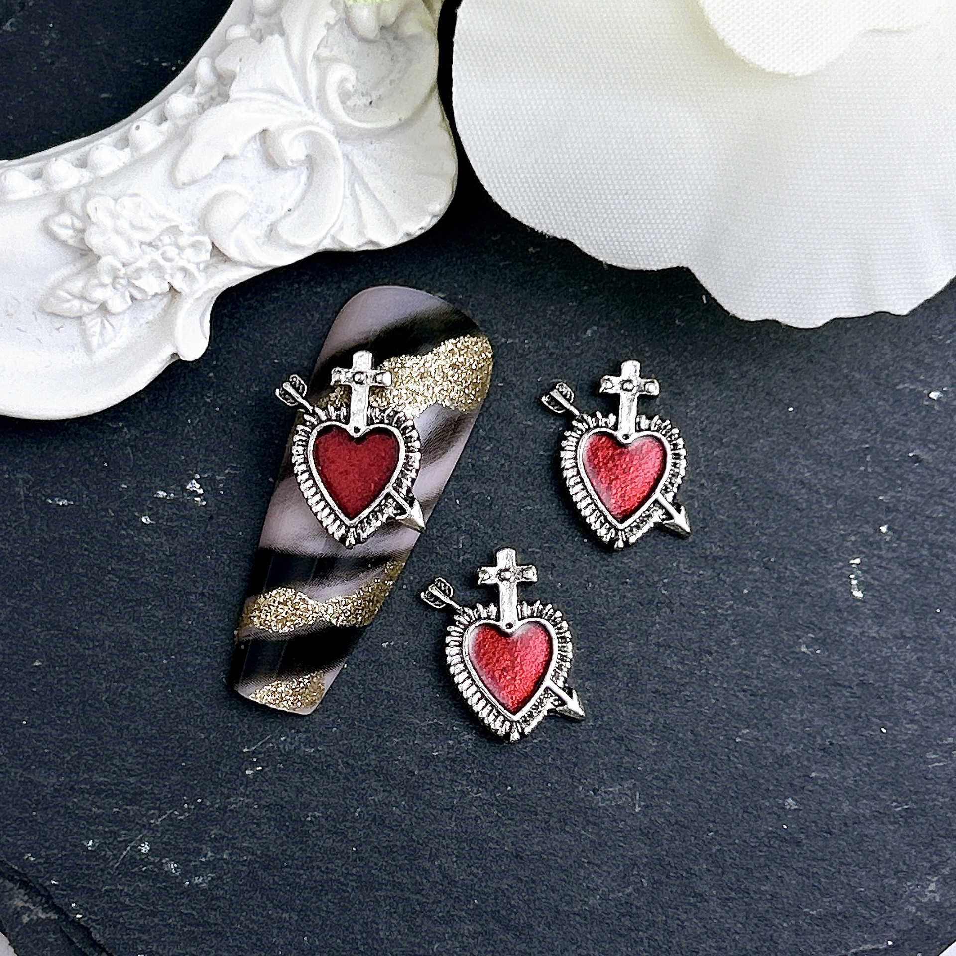 Nuevos dijes de aleación Retro para uñas con forma de corazón, Cruz de Metal 3D, calavera, prensa francesa, accesorios de decoración para uñas, manualidades DIY Y2K: Oro