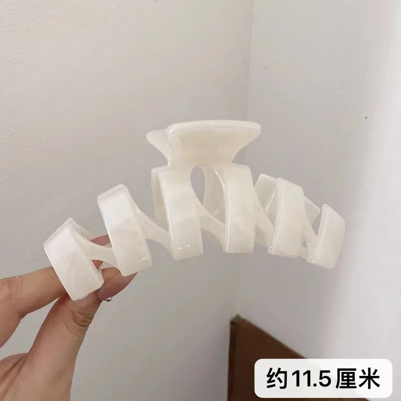 butikk, overdimensjonerte akrylhårklo krabbehårspenner i massiv plast til kvinner, butikk haihårspenner, hårtilbehør til jenter: Hvit