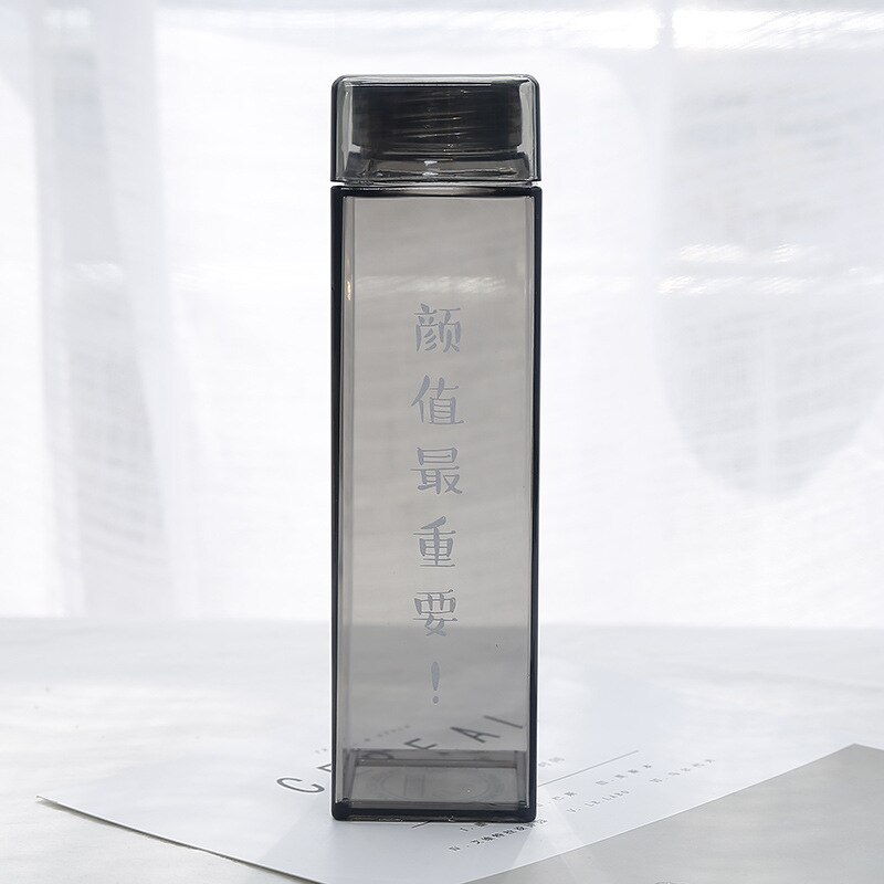 Simpelt vand kop kvindelige dejlige studerende vandflaske briefplast kop firkantede drikkeflasker genstande: P4