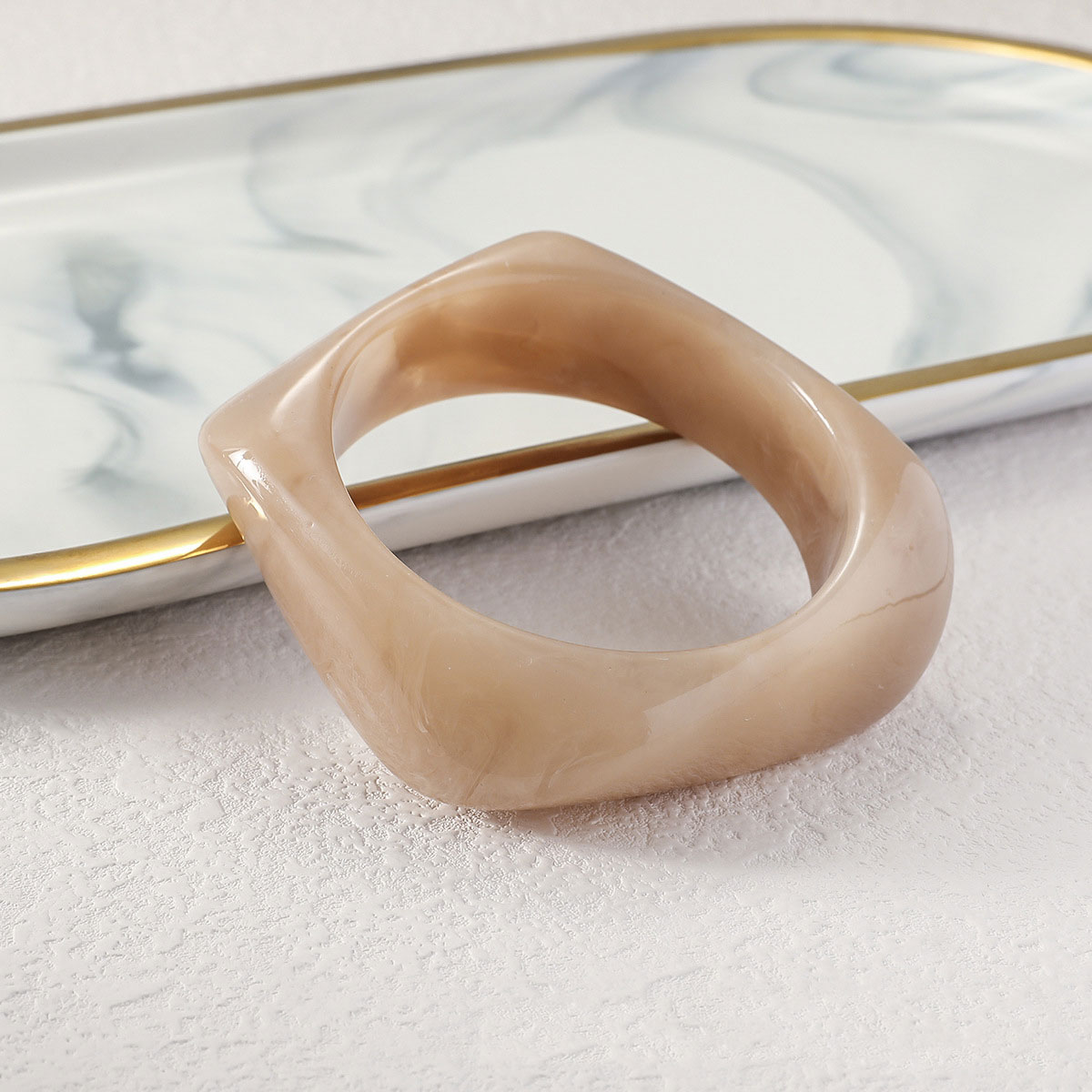 KMVEXO Vintage marron café irrégulier résine acrylique grosses Bracelets pour femme Goth géométrique charme main Bracelets Couple bijoux: Imitation plaquée rhodium