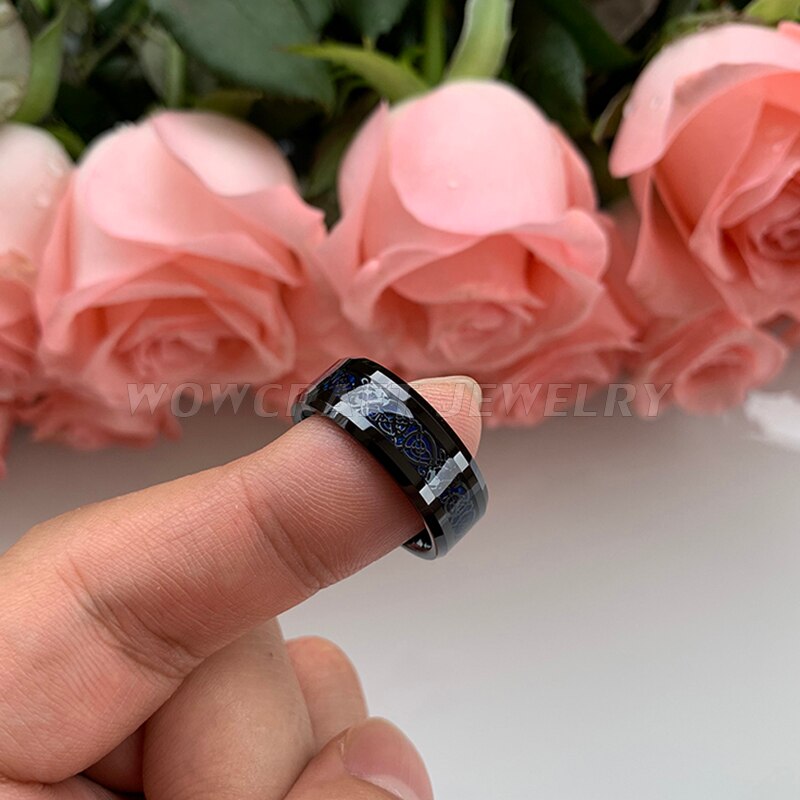 8mm Black Tungsten Wedding Ring voor Mannen Vrouwen Blauw Carbon Fiber Black Dragon Inlay met Comfort Fit Engagement Band