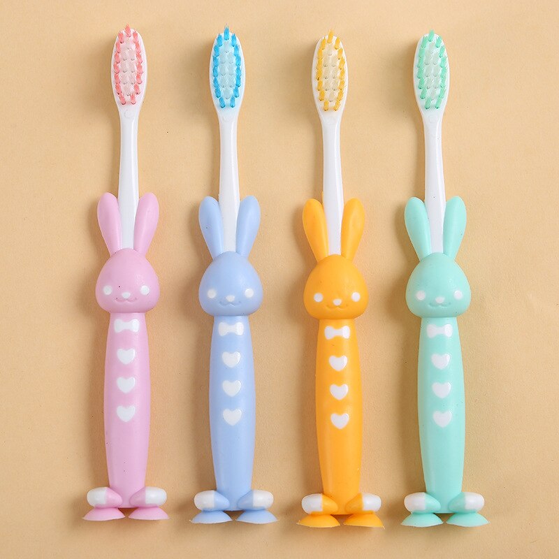 4 pezzi/set spazzolino da denti simpatico cartone animato per bambini carbone di bambù manico corto spazzolino da denti per bambini cura dei denti del bambino