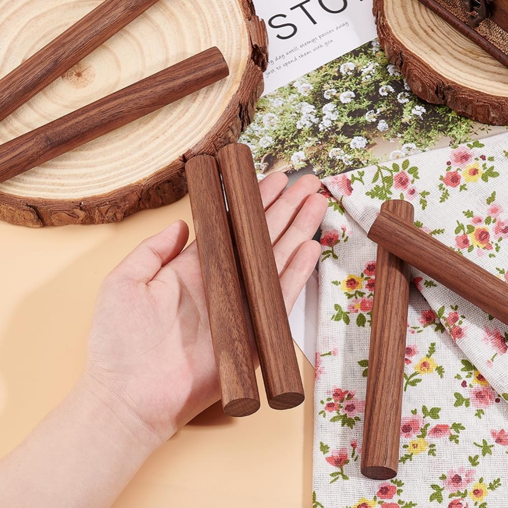 6 stuks 5.9 x 0.7 inch walnoothouten deuvels, onbewerkte ronde houten stokjes voor knutselwerk of doe-het-zelf vlechtwerk.