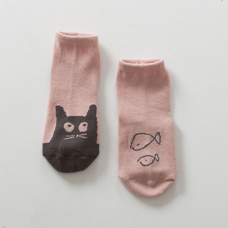 Neue Kinder Socken Niedlichen Cartoon Eule Kätzchen Asymmetrische Socken Neugeborenes Paar Farben Socken Rutschfeste Socken