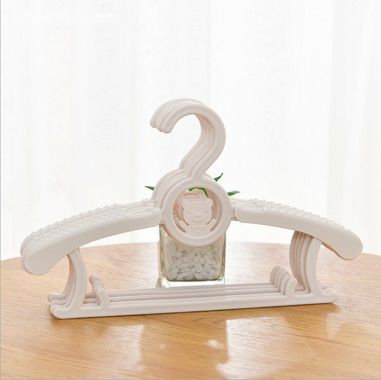 Durable Baby Clothes Hangers Telescopic Clothes Cute Cartoon Children's Hangers Kid Clothes Racks Baby Plastic Hanger: C