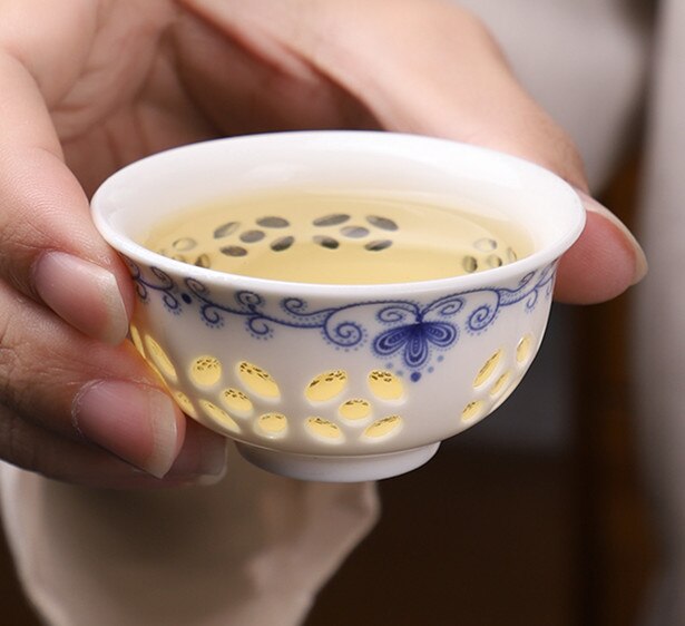 Chinese Tea Set Blue and White Ceramic Porcelain Hollow Honeycomb Tea Set Teapot Teacup Tea Ceremony Drink Set Tea Sets Suit