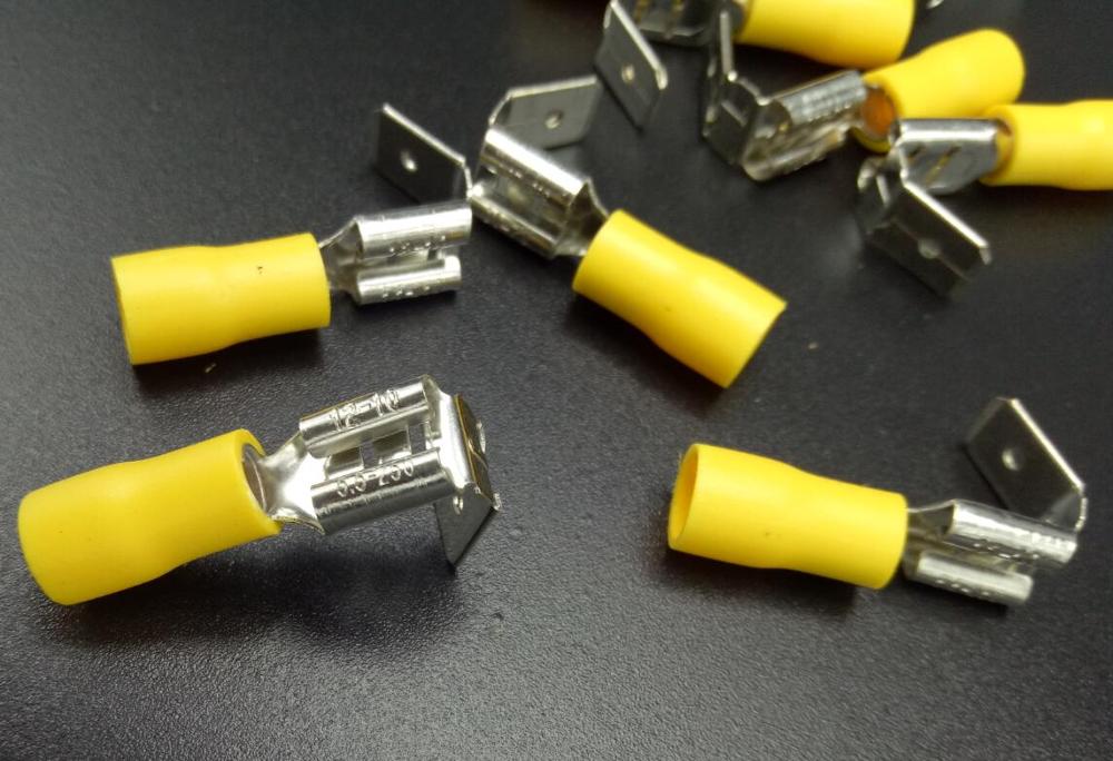 20x Aggraffatura Connettori a dovuto gareggiare Femmina vanga Terminali del Connettore in Ottone stampato con Sn: giallo