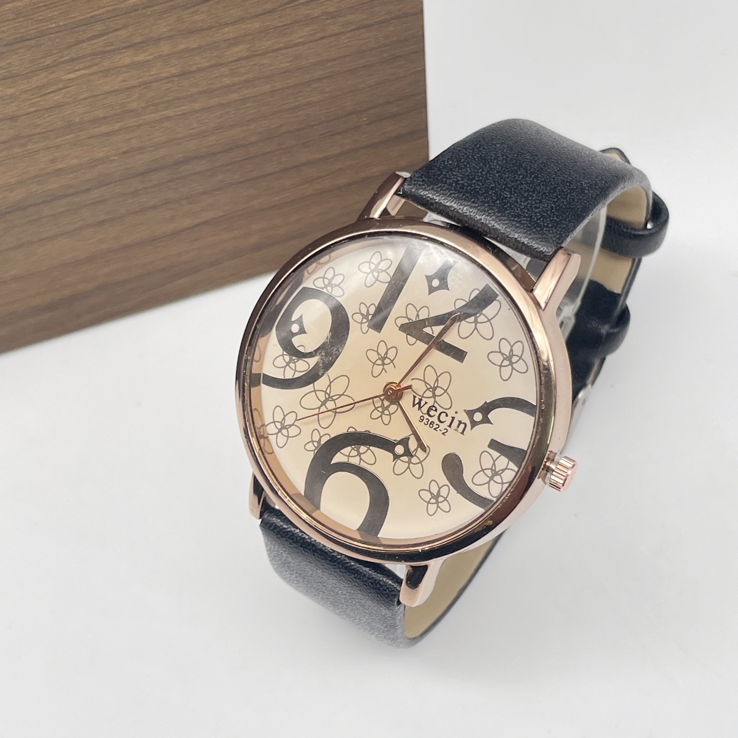 Reloj con estampado de leopardo de personalidad para mujer, reloj de con esfera de fuente creativa,