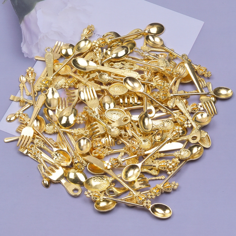 Mélange de breloques vintage pour bijoux, style, soleil, lune, chapeau, masque, notes de musique, ciseaux, araignée, outils de réparation, couverts, pendentif, bricolage, exécutif: Violet