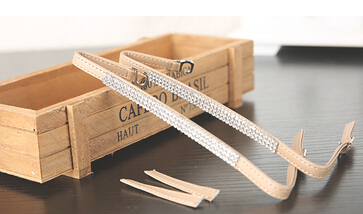 Charmante leren schoenenband met strass steentjes voor dames