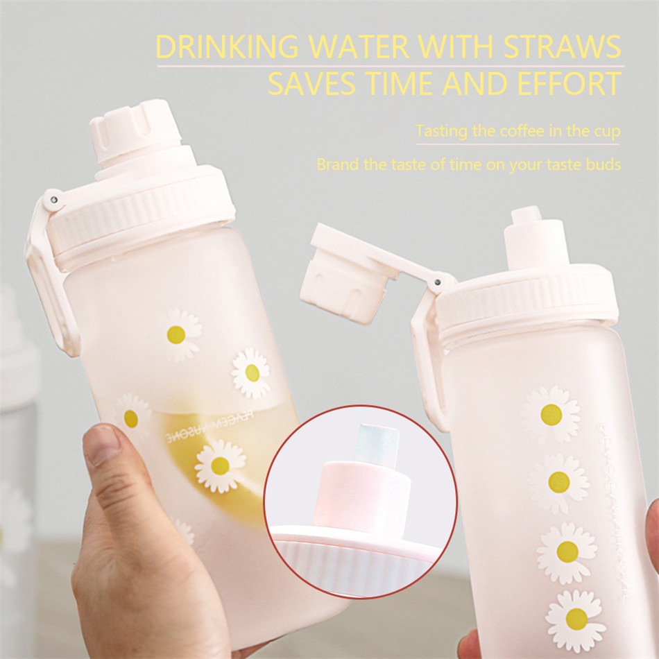 BPA Free Plastic Water Bottle Daisy Flower Outdoor Water Flask With Straw Portable For Touring Camping