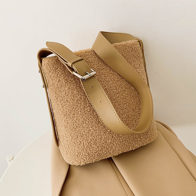 Niche Lamb Plush Handbags Autumn/winter All-match Ins Shoulder Underarm Bag Bucket Bag Tote Bag Width: 20cm