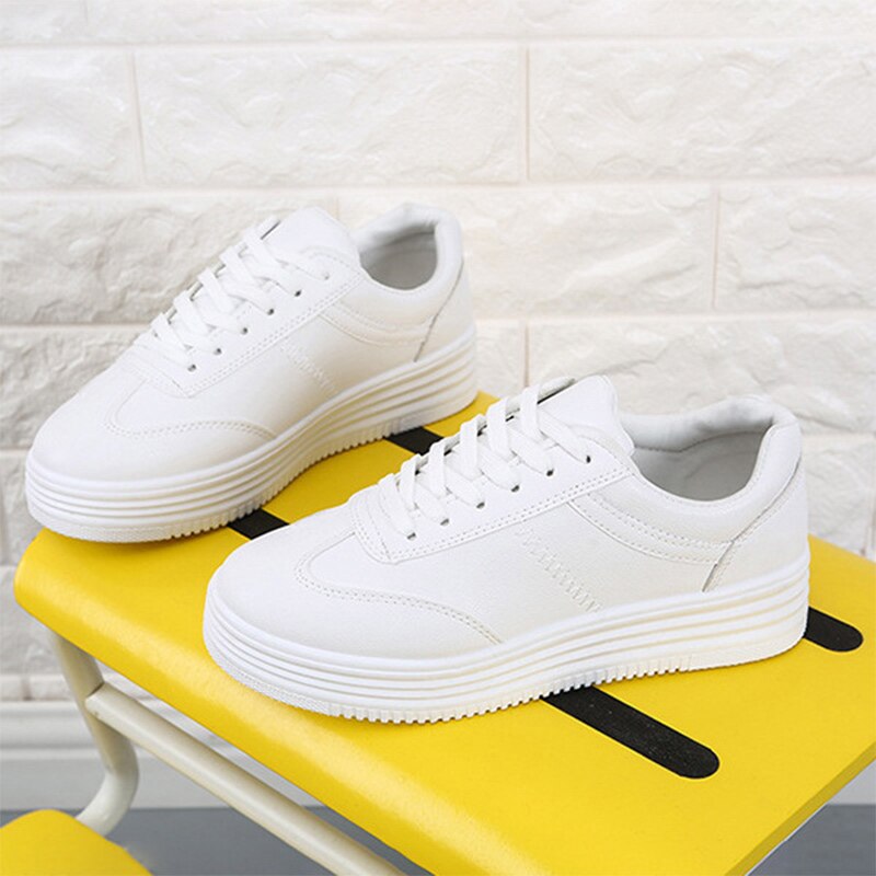 Kvinders efterårssko kvinde sneakers platform hvide flade sko snøre damer kvindeligt fodtøj afslappet studerende sko: Hvid / 8.5
