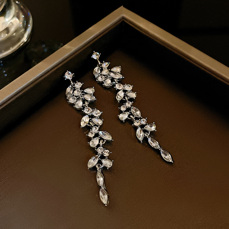 Prachtige oorbellen met blaadjesmotief voor vrouwen, glanzende oorbellen met ingelegde strass-steentjes, schitterende kwastjesoorbellen, bruidssieraden