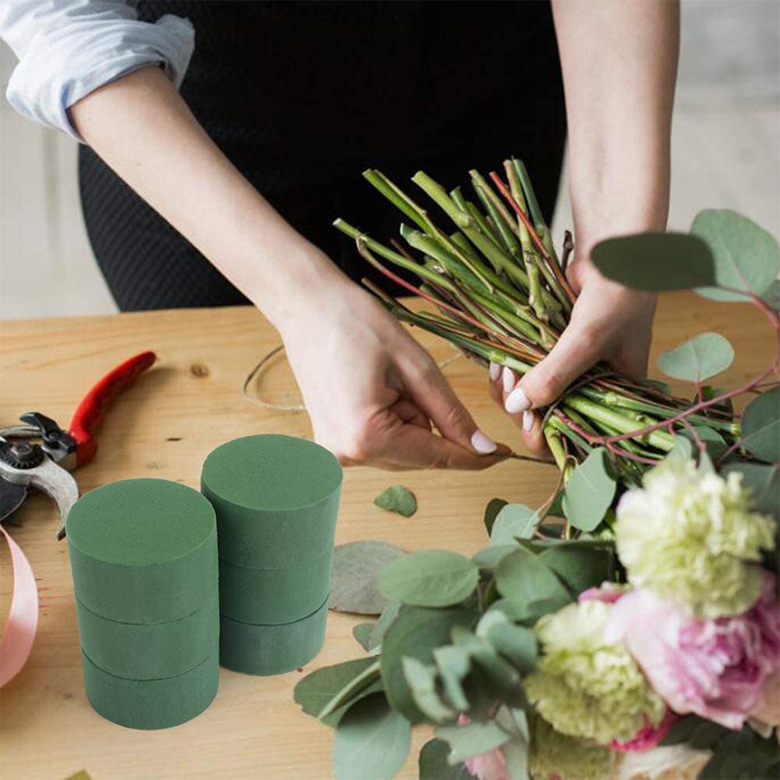 Styrofoam Wet Floral Foam Round Floral Arrangement Foam Soft Odorless Water Absorption Flowers Foam Table Layout Supplies