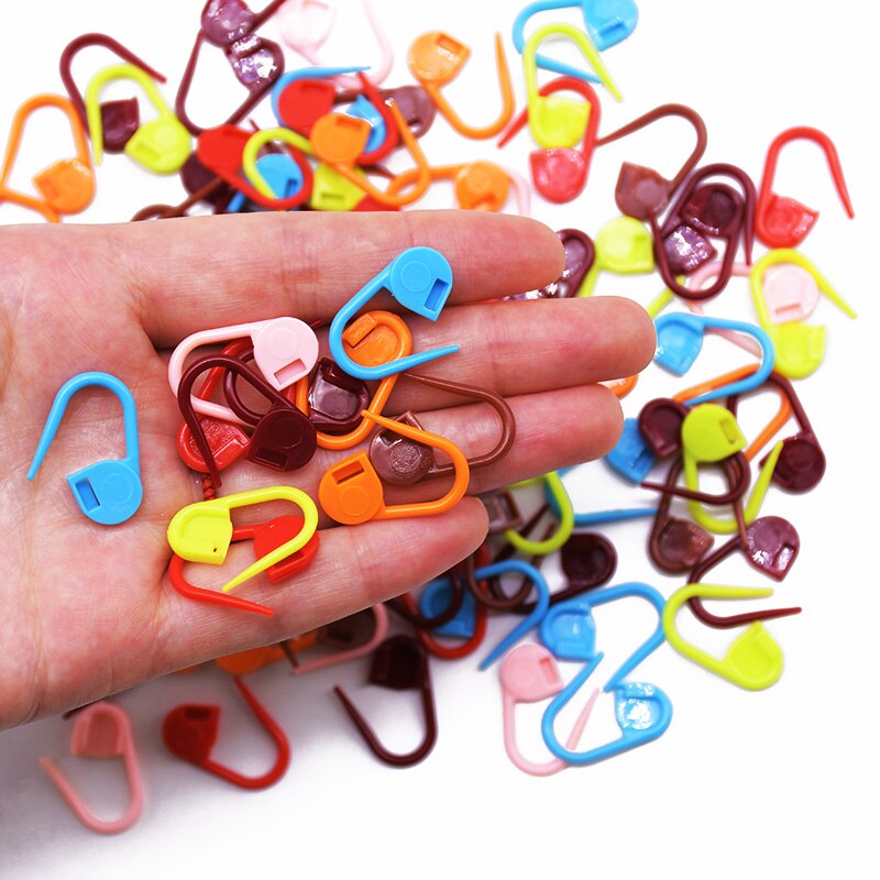 100 stk / parti flerfarvet plaststrikning hæklet låsemærke hangtag pins diy syværktøj nåleklip håndværk tilbehør