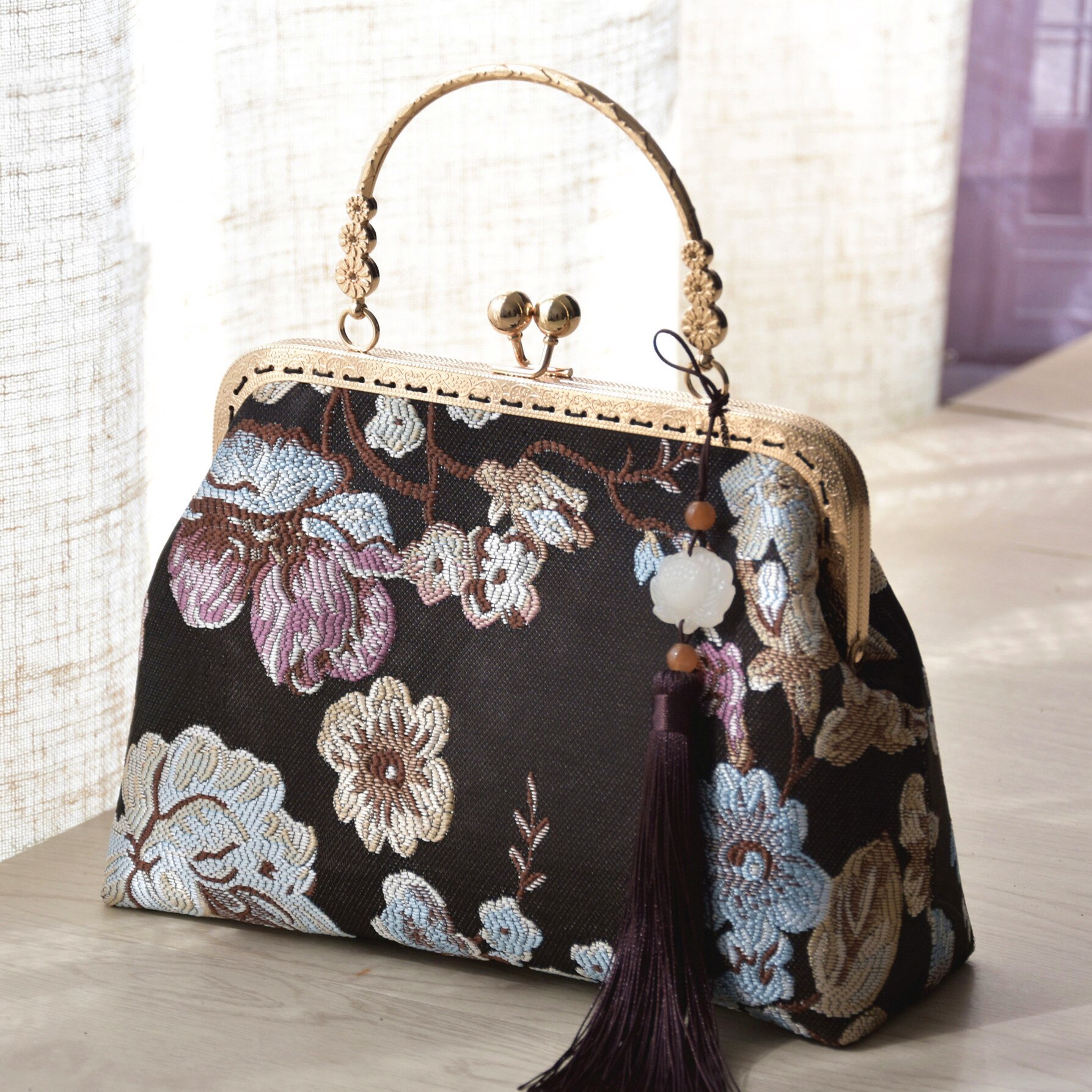 Alasir Chinese Style Jacquard Banquet Handbags Retro Women Handmade Bags Vintage Cheongsam Shoulder Bags: Embossed flower blac