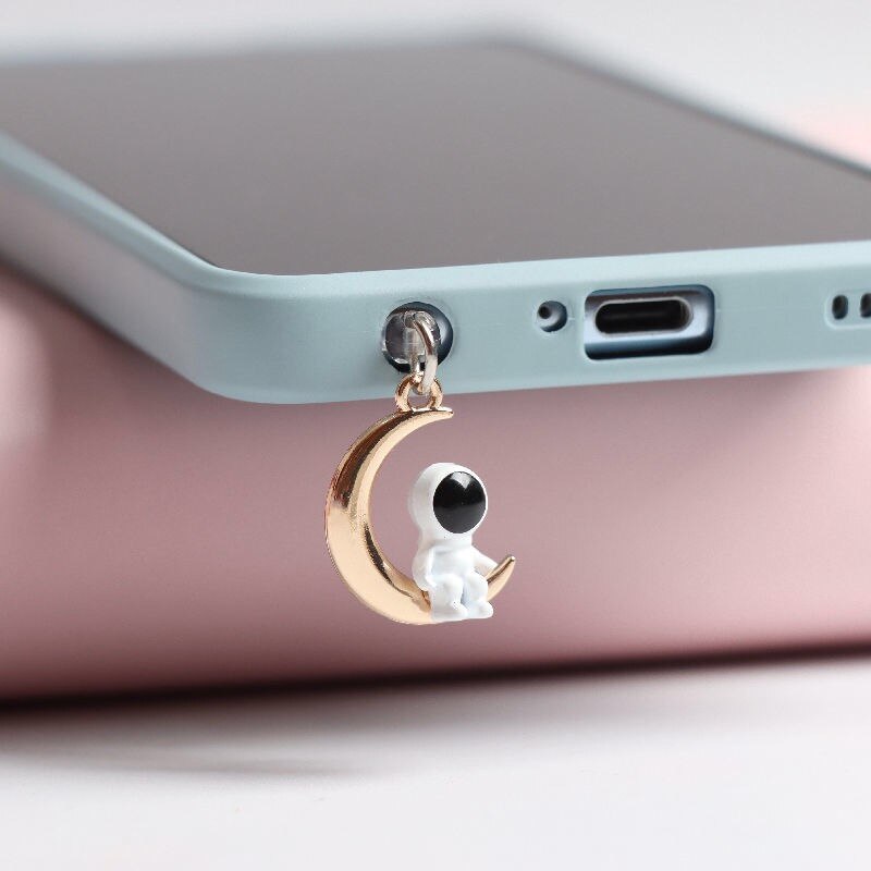 Astronaut dust plug charm cute charging port anti-dust plug kawaii usb type c plug for iphone headphones jack stopper cap pendant