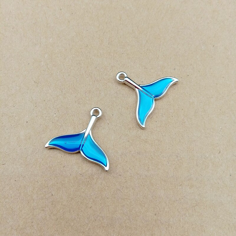 10 unids/lote de dijes de cola de pez de sirena esmaltados de Metal hechos a mano, colgantes de pulsera, pendientes de aleación, accesorios para hacer joyas: Silver Tone