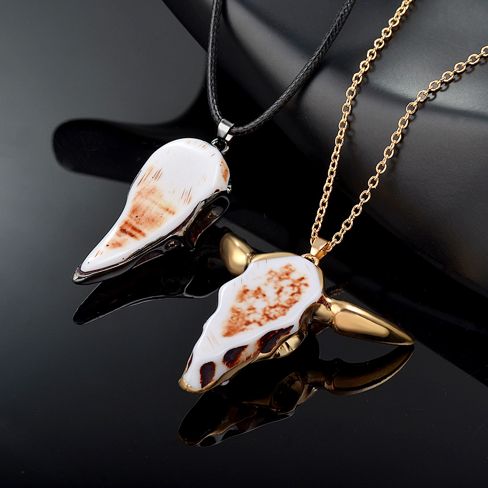 Collar con colgante de cabeza de ganado para hombre, cadena de cuello de suéter, amuleto de cuerno de toro, figura de calavera bovino envuelta de Metal bohemio, joyería