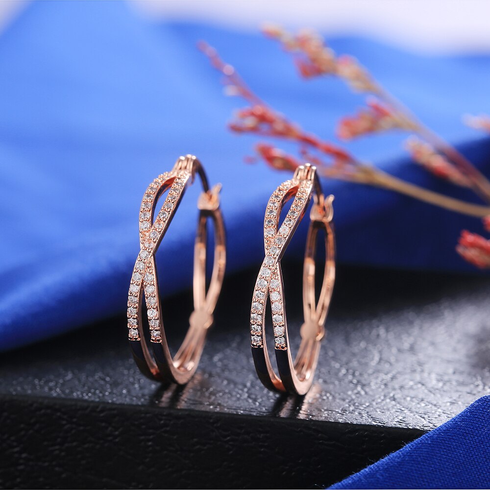 Huitan veelzijdige stijl grote hoepeloorbellen eenvoudige stijlvolle vrouwelijke accessoires voor een feestje verjaardag meisje tijdloze trendy sieraden: Roségouden kleur