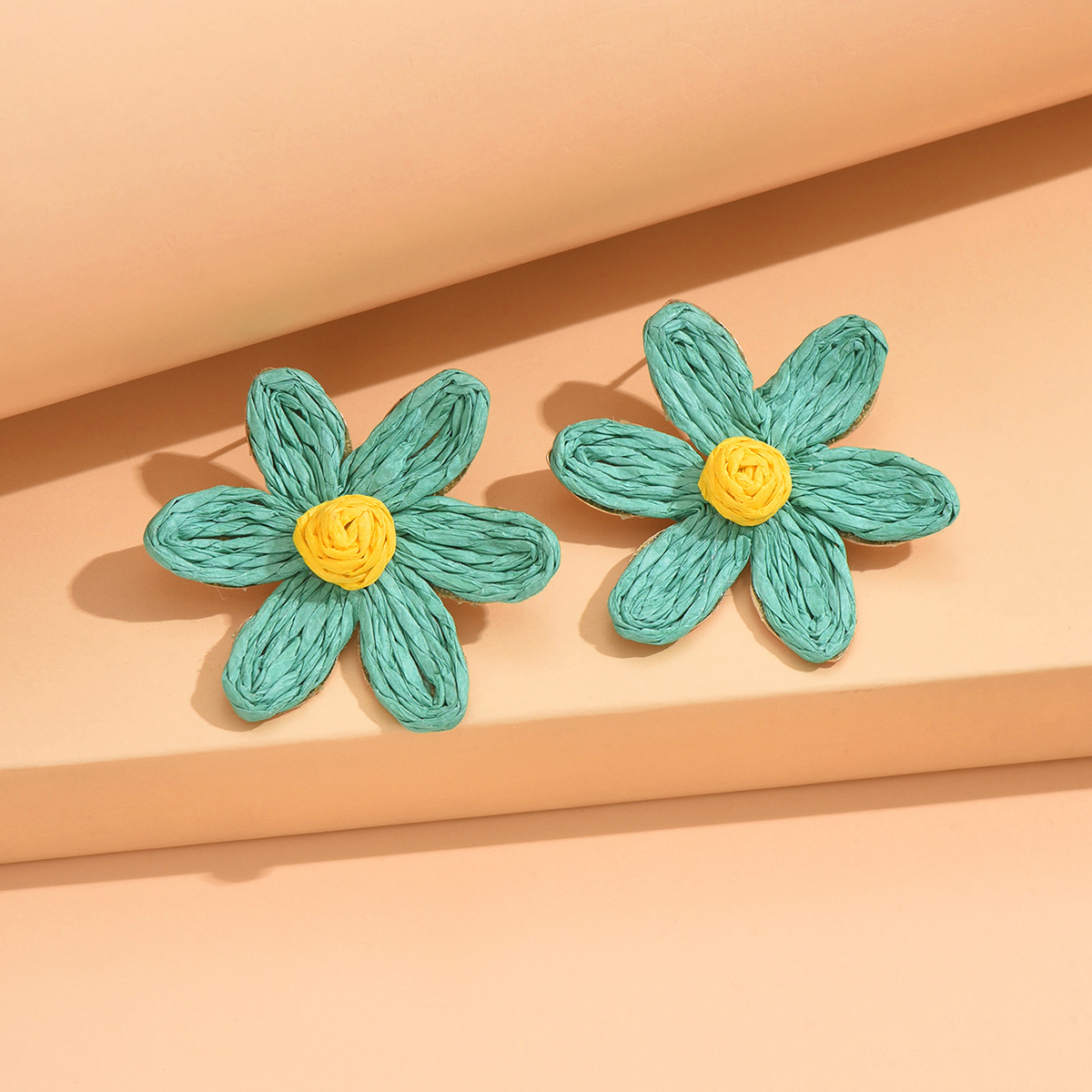 Bonitos pendientes de girasol tejidos hechos a mano, pendientes de flor de rafia para mujer, joyería para vacaciones en la playa, accesorios de: Chapado en rodio