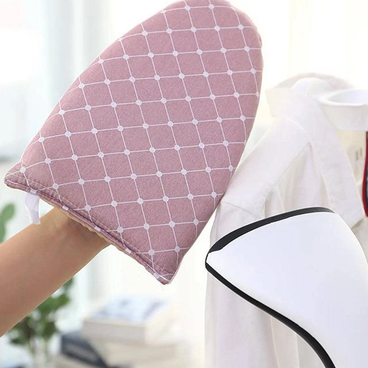 Hand-Held Mini Ironing Board Steam Ironing Iron Household Thermal Insulation Sponge Small Folding Portable Iron Table Rack: Pink