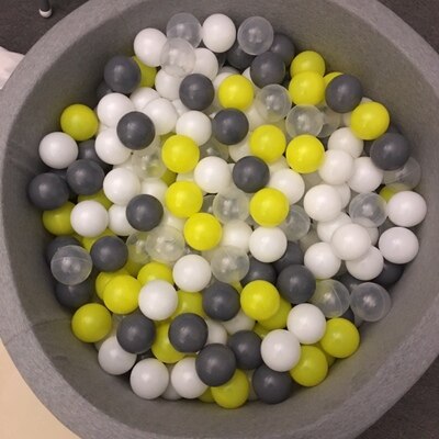 80pcs/lot Silver Grey Gold Soft Plastic ToyBalls Water Pool Ocean Wave Ball Baby Funny Toys Stress Air Ball Outdoor Fun Sports: yellow grey white tr