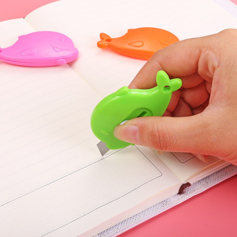 Mini cuchillo Kawaii de ballena pequeña, utensilio para cortar papel, paquete exprés, pequeño, material de papelería para escuela y oficina, 2 uds.