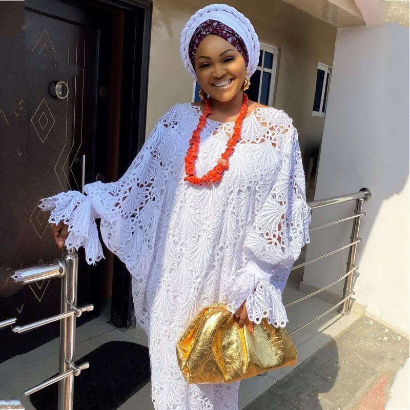 2 Stuks Sets Super Size Lace Jurken Afrikaanse Vrouwen Dashiki Mode Water Oplosbare Kant Losse Kralen Borduren Lange jurk