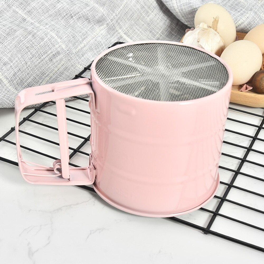 Factory hand-held flour sieve baking tools semi-automatic hand-held flour sieve hand-pressed flour sieve.