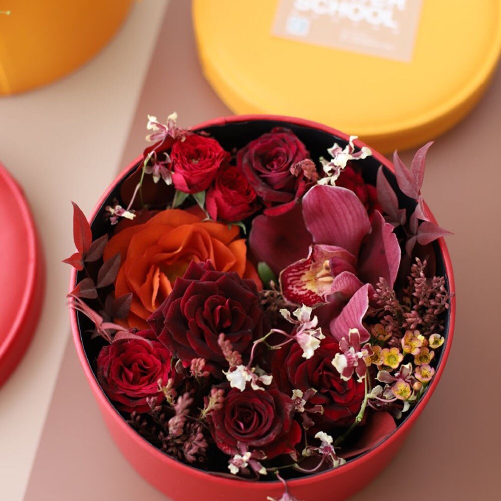 Læder blomsteræske rund kram spand med låg blomsterhandler rose blomsteremballage bryllup indretning valentinsdag boks poser indpakning