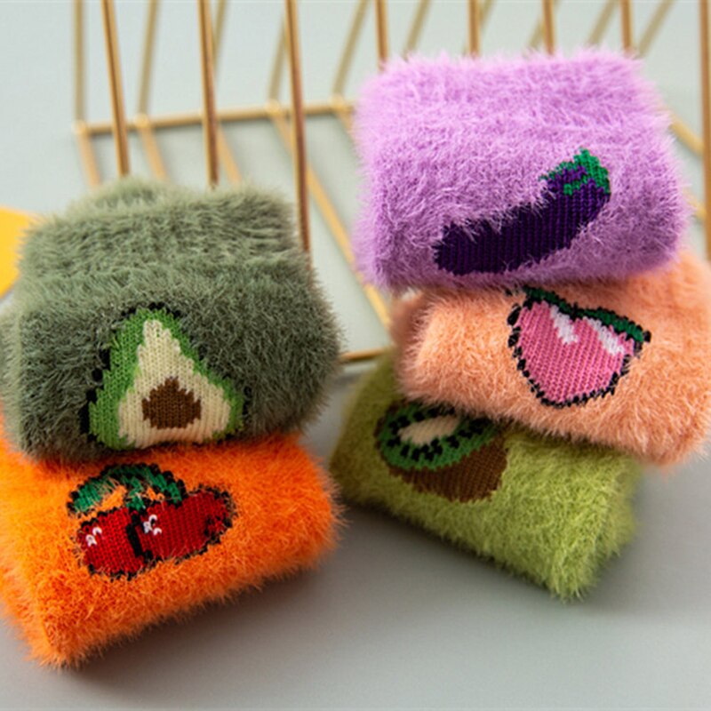 Zimowe grube skarpetki podłogowe z awokado nadruk z owocami dom śmieszne słodkie krótkie skarpetki damskie śliczne kolorowe wzorzyste skarpetki Sztuka aksamit