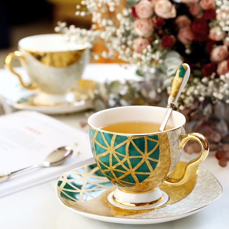 European-style gold bone China coffee cup and saucer set ceramic flower teacup small deluxe afternoon teacup spoon اكواب قهوه