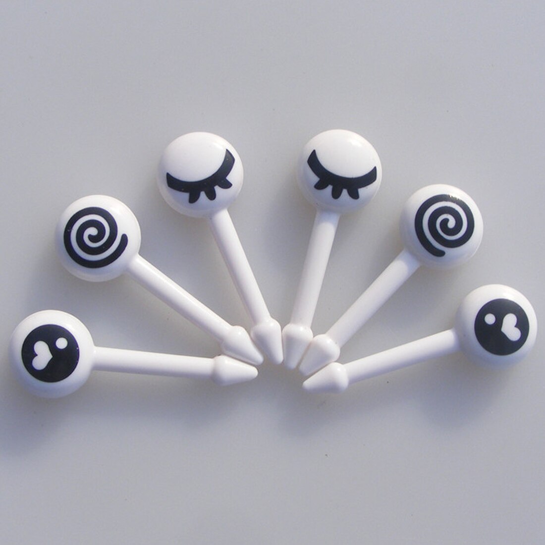 Lovely 10PCs/ Lot Cute Plastic Fruit Toothpick Lovely Eye Cartoon Forks Bento Decorative Tableware Food Picks Fish Fork Dessert