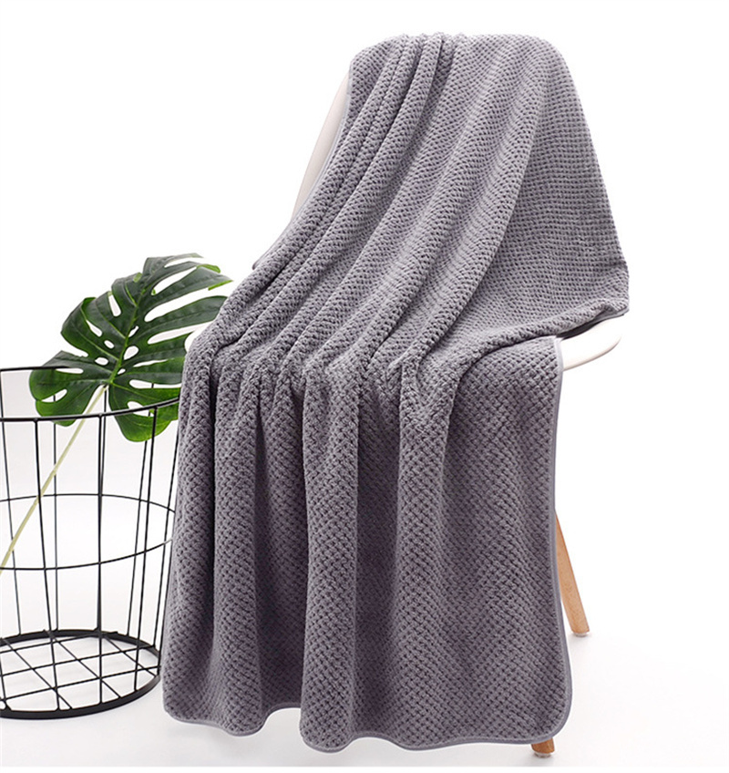 Bathing towel can be worn by women and can be wrapped around household items. Men are more than 100% cotton, absorbent and quick: 70x140cm / black