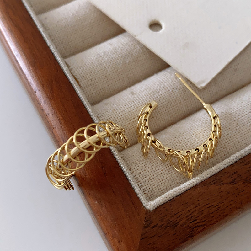 Boucles d'oreilles en métal en forme de C, Style européen et américain, personnalisées, à la , pour dames et filles, accessoires de voyage et de mariage: Couleur or pur