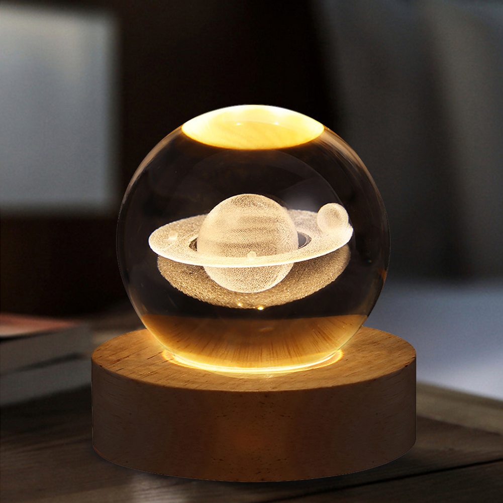 LED Kristall kugel Nachtlicht USB Aufladen 3D gravierte Mond Planet Galaxie Astronaut glühenden Kristall kugel Tisch lampe Geburtstags
