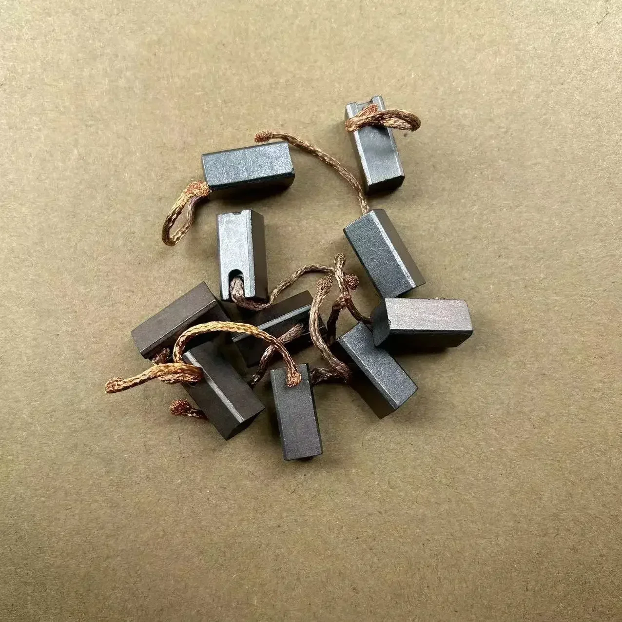 10 teile/los Auto Fenster Wischer Motor Motor Kupfer Carbon Pinsel 3*4*5*6*7*8*9*10*12*14*15*16*17*18mm Auto Teile