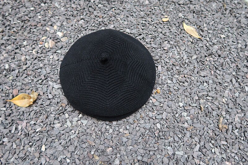 [eam] forår sommer ensfarvet rund kuppel temperament tyk varm strikhue kvinder tidevand all-match  oa713: Sort