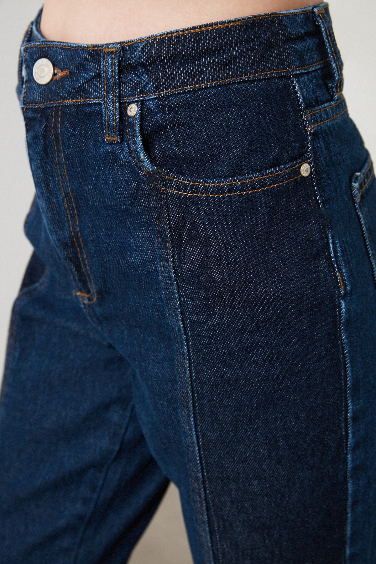 Trendyol Blue Block Wash Detailed High Bel Mom Jeans TWOAW20JE0109