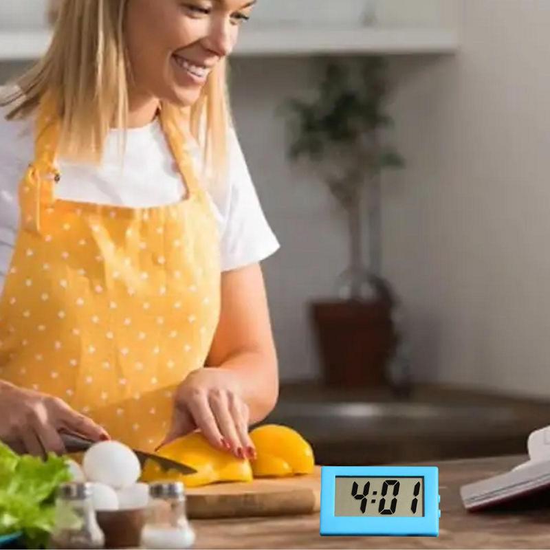 Mini LCD Cyfrowy Zegar Sypialnia Prosty Mały Elektroniczny Zegarek Przenośny Stary Stół Duże Słowo Egzamin Studencki Wyciszenie Zegar Biurkowy